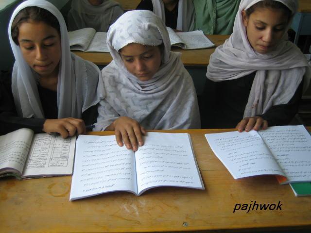 Photo: تعداد شاگردان دختر به مراکز تعليمى کندزکاهش يافته است