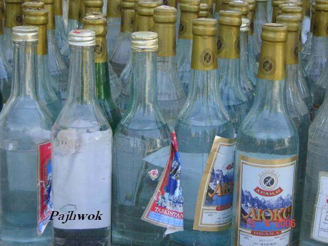 Photo: بيش از پنجهزار بوتل  مشروبات الکولى بدست آمد
