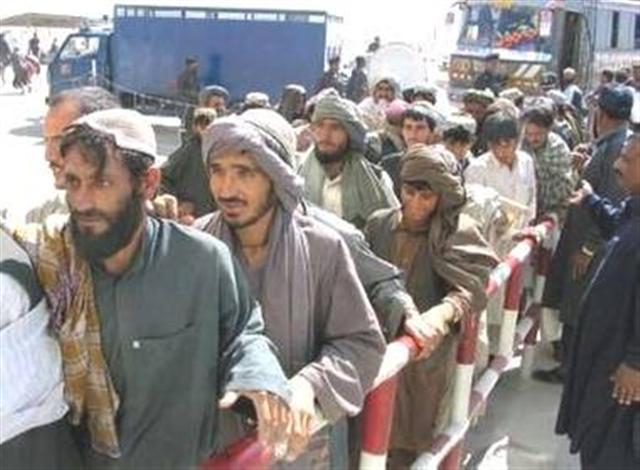 Photo: په پاکستان کې نيول شوي ۱۲۶تنه  افغانان دکندهارچارواکيو ته وسپارل شول