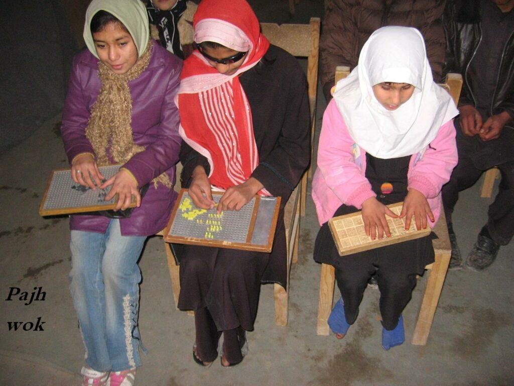 يک دختر نابينا: میخواهم مصدرخدمت به وطن و مردم خودشوم