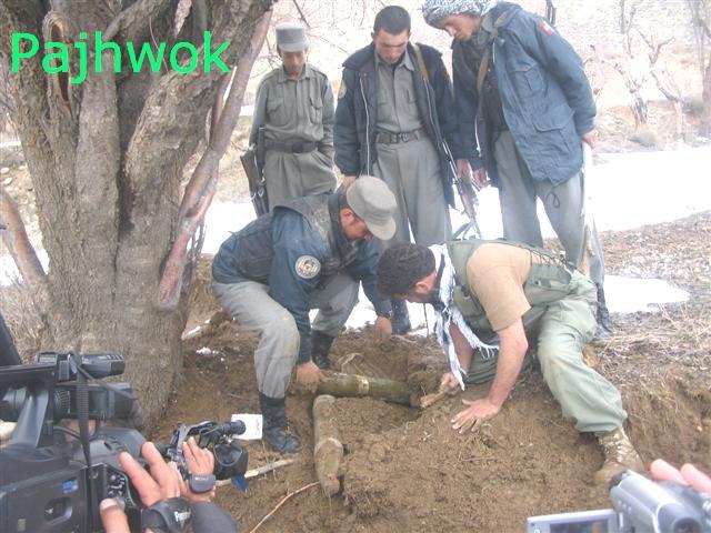 Photo: پوليس کابل شش ديپوى مهمات را کشف نمود