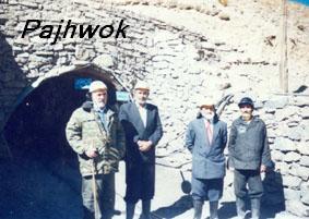 شمارى از کارگران، معادن ذغال سنگ را ترک ميکنند