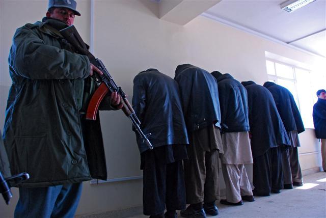 Kunduz police arrest robbery gang, defuse landmine