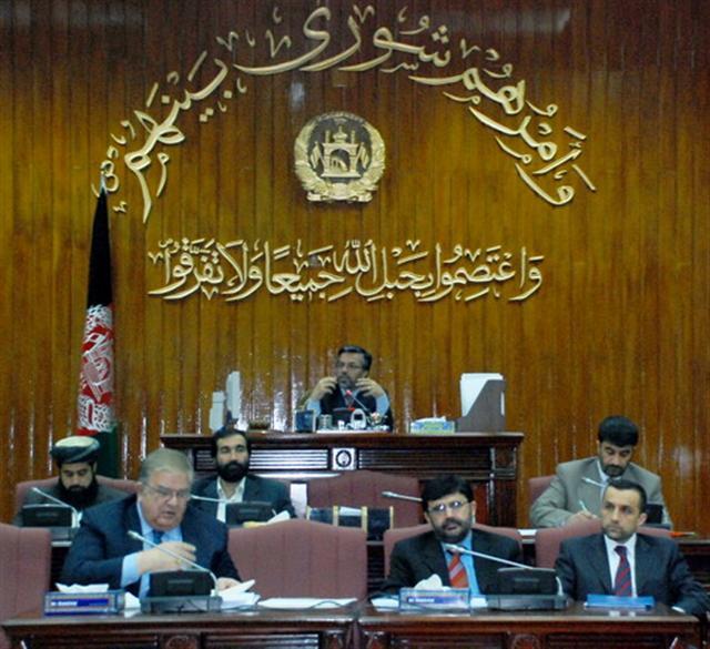 Photo: Debate on election draft-law opens in parliament