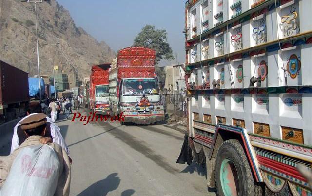 Photo: شاهراه تورخم پشاور مسدود گرديد