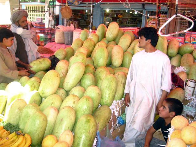 د هلمندکروندګر د خپلو حاصلاتو د پلور لپاره بازار او سړې خونې غواړي