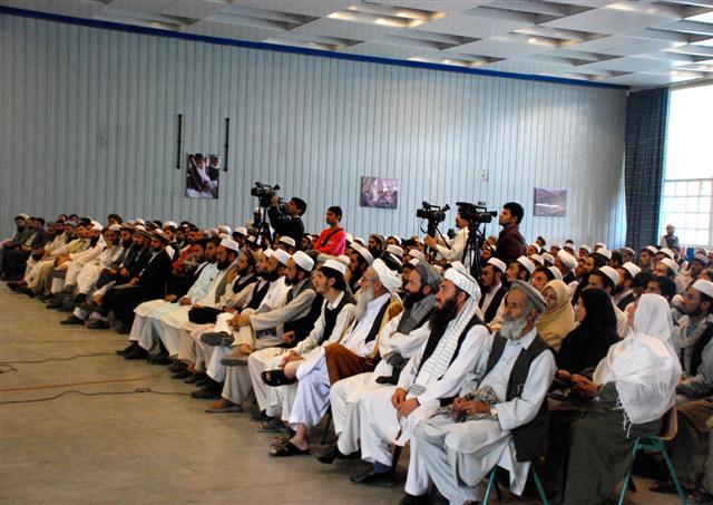 Ulema back Karzai’s stance on jail transfer