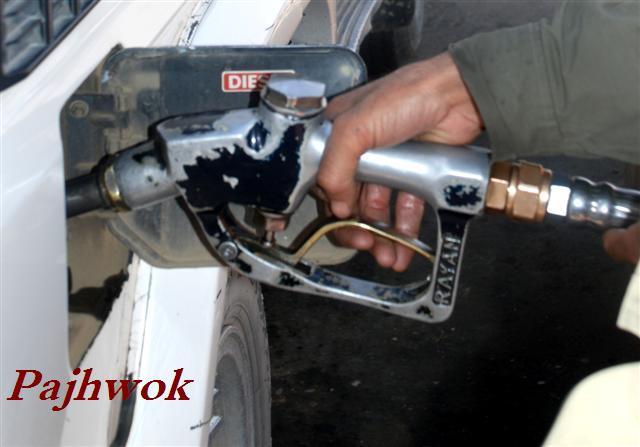 Afghanistan buys fuel from Russia to control prices