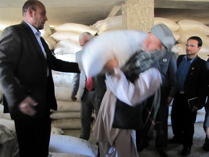 Seeds, fertilizer being distributed to growers