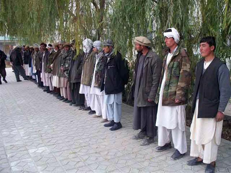 Surrendering Taliban abduct six policemen