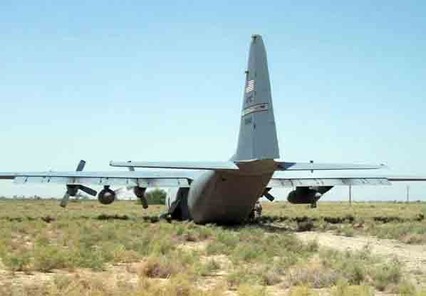 یک کانتینر مواد لوژستيکی در مسیر بگرام- کابل از هلکوپتر به زمین افتاده است