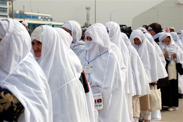 صد ها حاجى افغان از سه روز بدينسو در ميدان هوايى جده باقى مانده اند