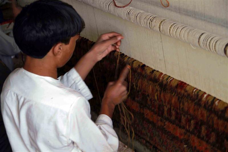 Herat carpet weavers complain about declining sales