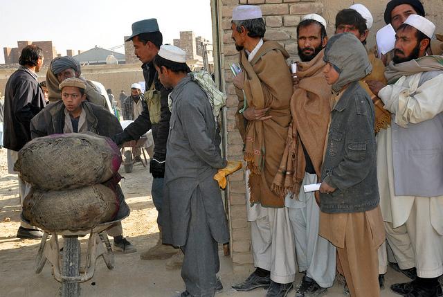500 Afghan families voluntarily return from Peshawar