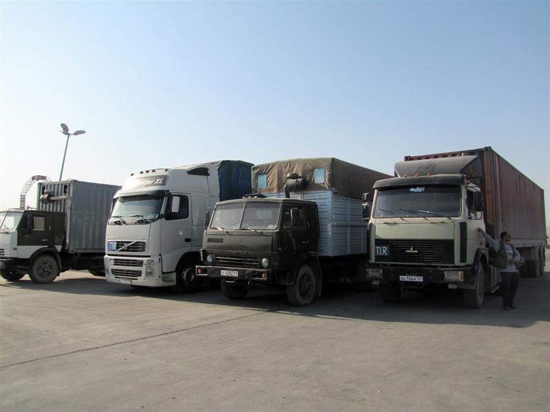 Afghan traders abandon 400 vehicles due to high demurrage charges