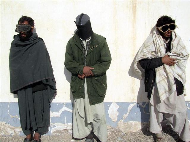 سه تن به اتهام همکارى با طالبان بازداشت گرديد