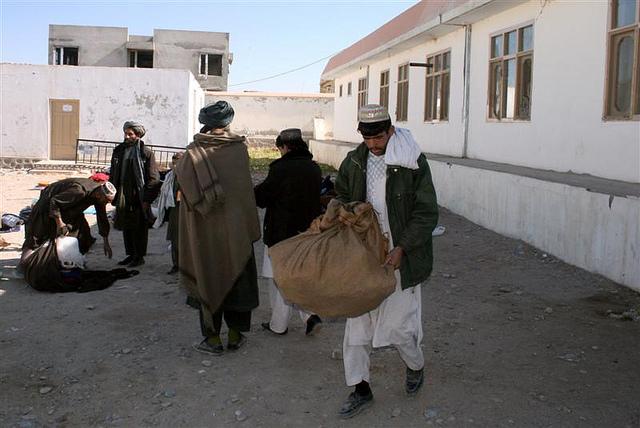 Spare our lives, Uruzganis tell govt forces, Taliban
