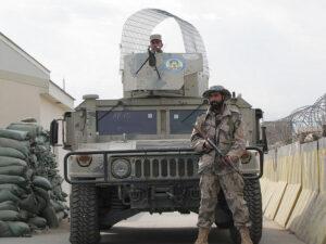 پوليس سرحدى ده ها پاکستانى غيرقانونى را از کشور اخراج کرد