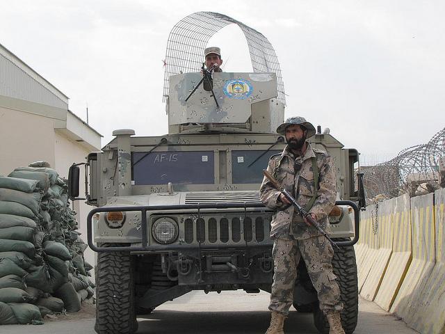 Afghan border police target Pakistani checkpoints