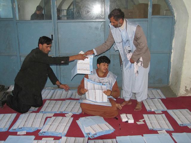 “به تعويق انداختن انتخابات بهتر از تقلب در انتخابات است”