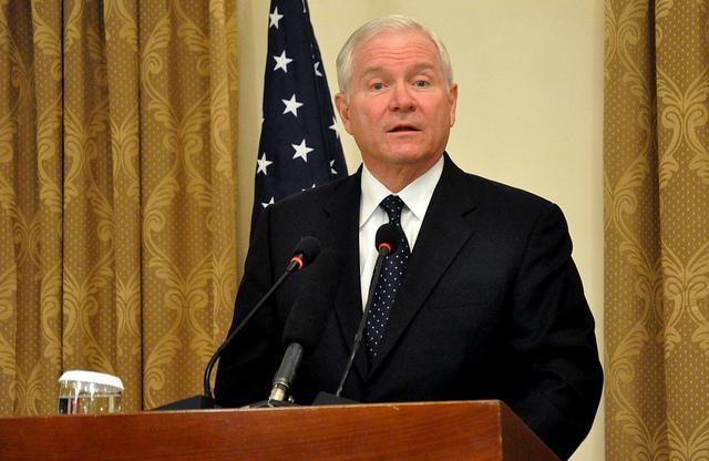 Gates calls for mounting pressure on Taliban