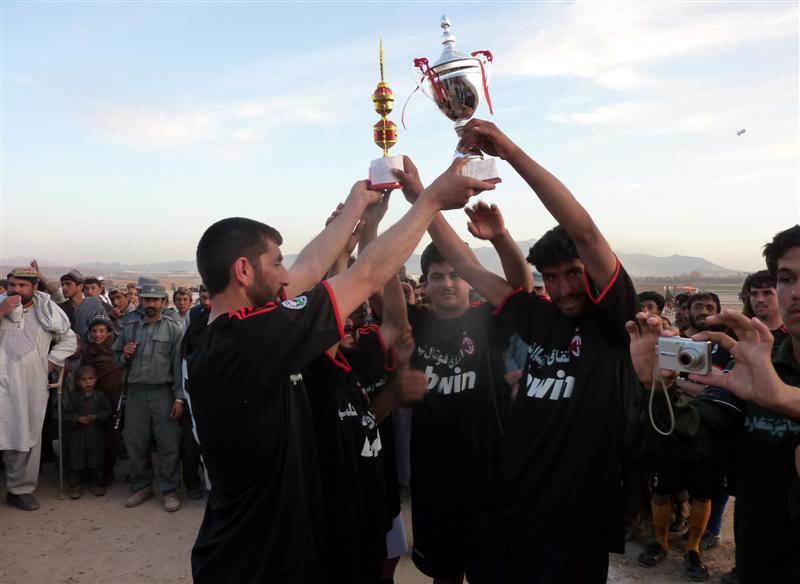 تیم جوانان رستم  قهرمان تورنمنت فوتبال سمنگان شد