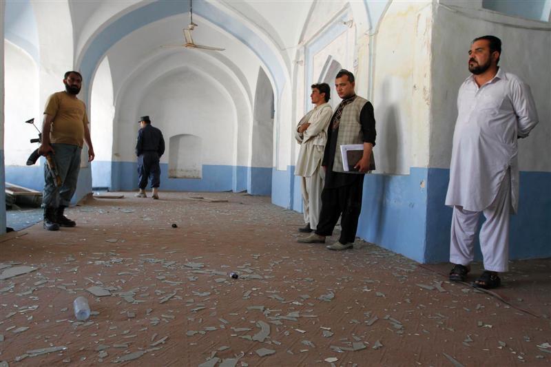 Blast rocks Kandahar mosque