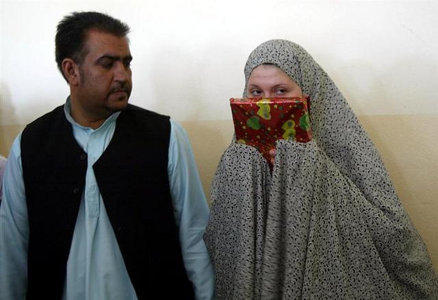 یک زن روسی در هرات به دین اسلام مشرف شد