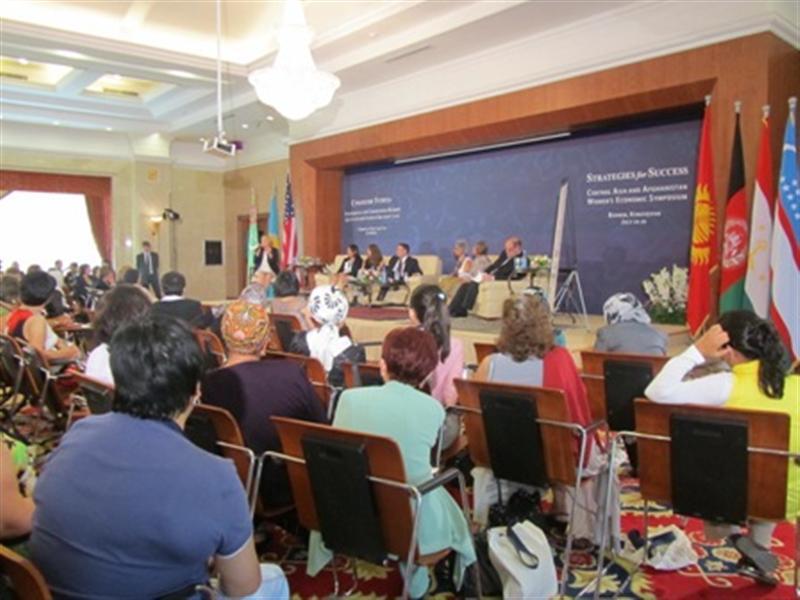 همايش زنان آسياى مرکزى و افغانستان  با تعهدات تمويل کننده ها پايان يافت