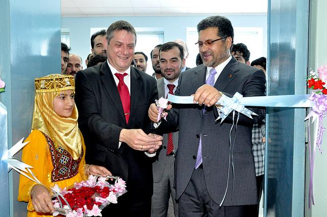 افتتاح ساختمان اکادمى تربيه معلم توسط فاروق وردک و کونيگ انوگريت سفيرآلمان