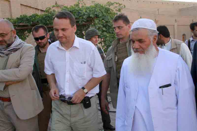 از وزیر خارجه پولند بخاطر نوشتن کتابی در مورد جهاد افغانستان تقدیر به عمل آمد