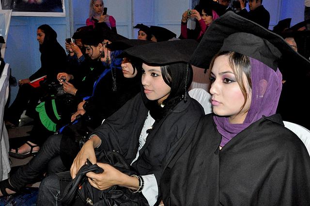 پوهنتون ها و مکاتب خصوصى به اضافه ستانى متهم شدند
