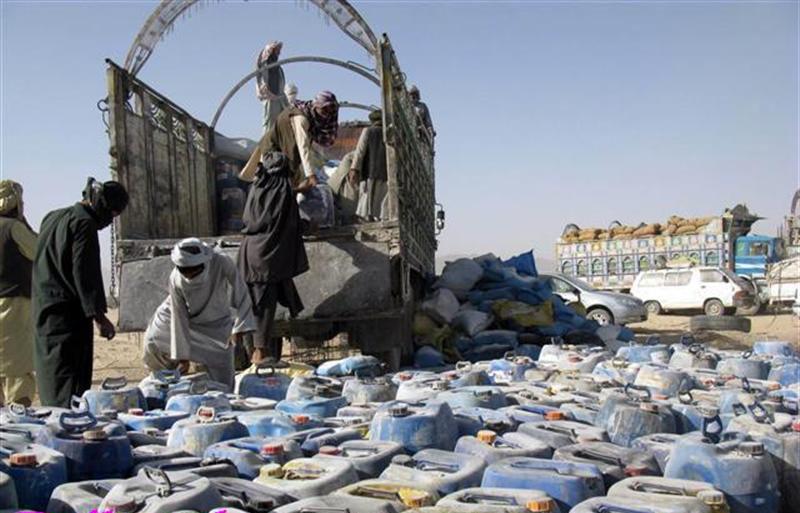 پوليس ٢٤٠٠ ليتر تيزاب را درخوست از بين بُرد