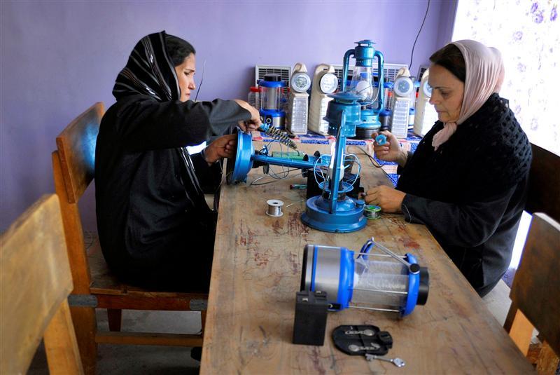 صدها زن بى بضاعت درکابل از حيث اقتصادى خودکفا شده اند