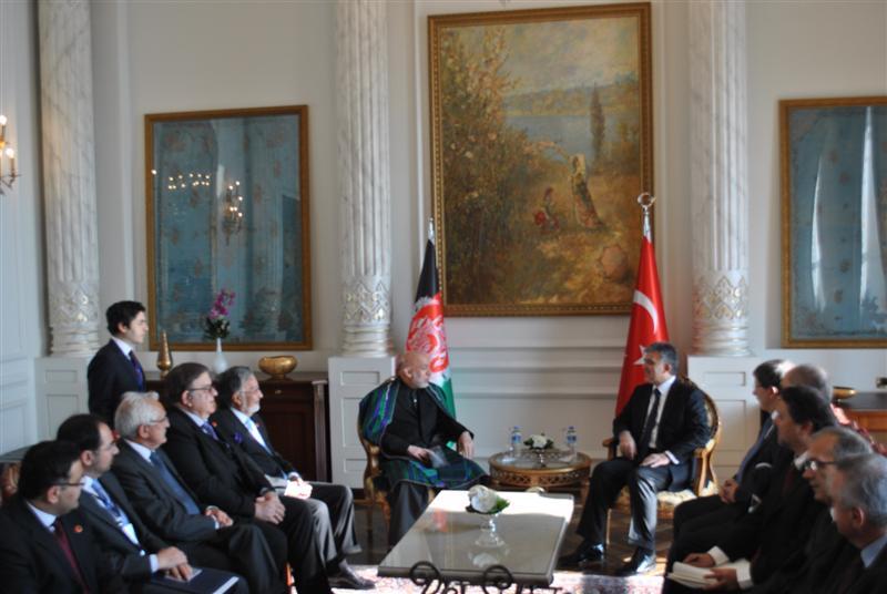 Gul offers Karzai cooperation in mining sector