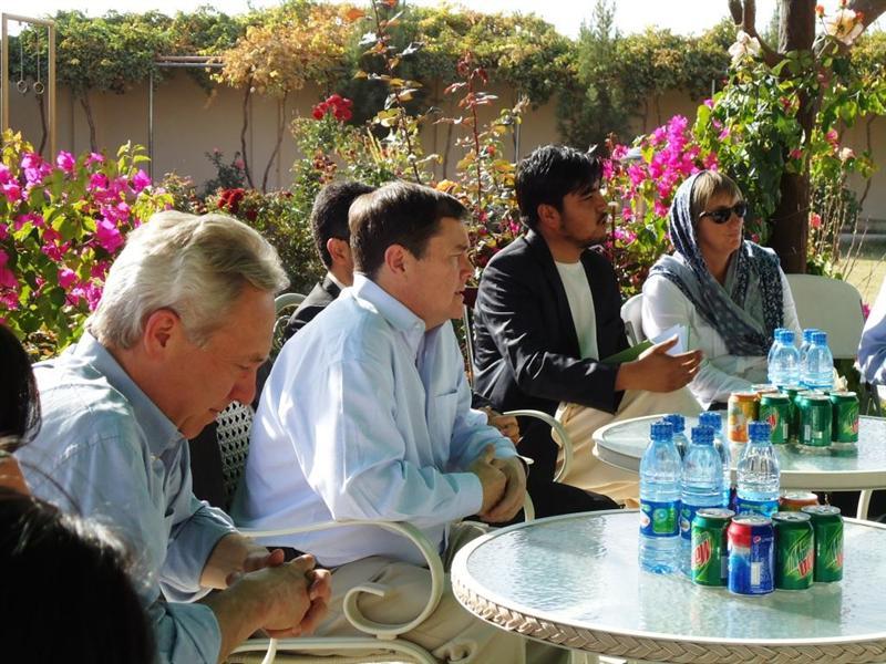 امريکاد هلمند له ځوانانو سره په بېلابېلو برخو کې د مرستو ژمنه وکړه