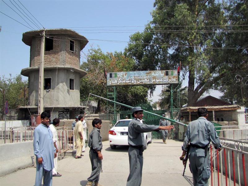 يک زندانى با ٣٠ هزار دالر خود محبس ننگرهار را بازسازى کرد