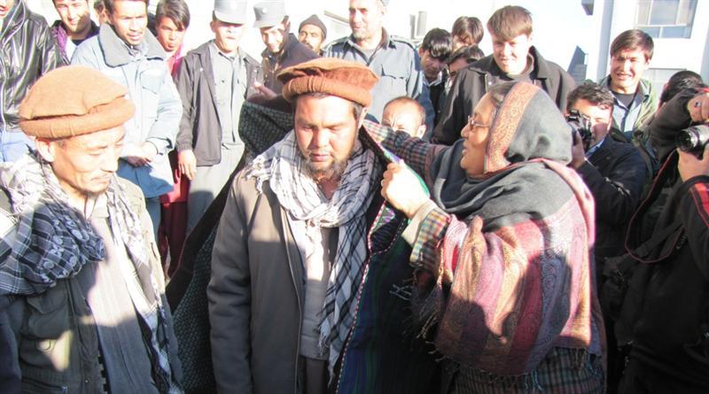 سه تن از ماهرين ساخت بم هاى بشکه اى به پروسه صلح پيوستند