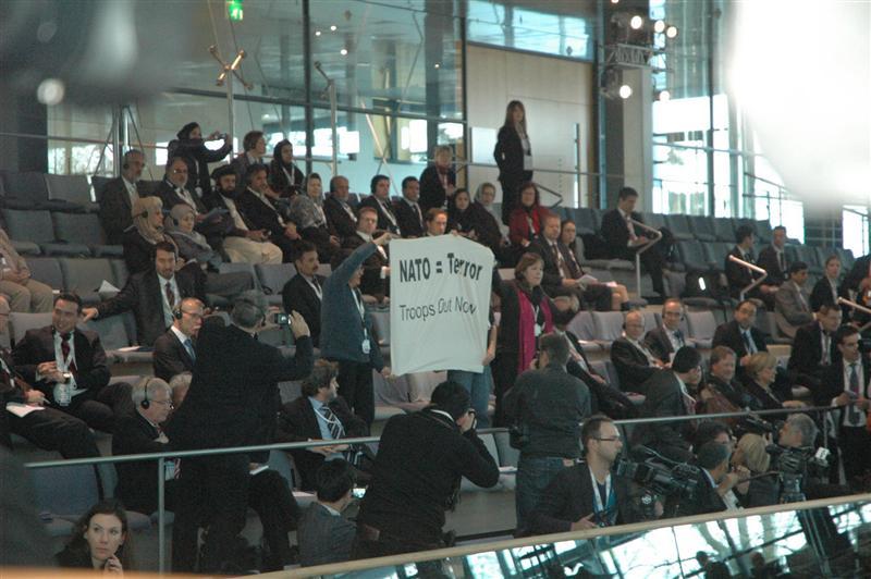 د بن غونډه د څو شېبو لپاره اخلال شوه