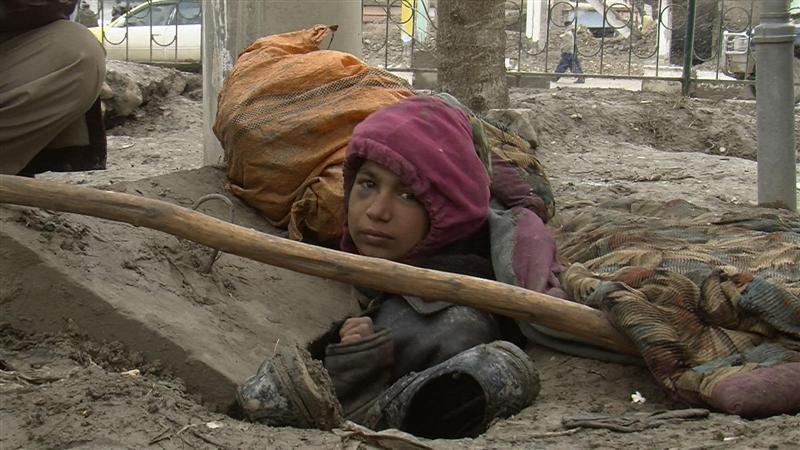 په بلخ کې بې وزلۍ، بې کورۍ او سړې هوا کابو ۹۰ تنه مړه کړي