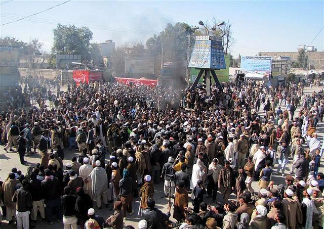 د قران سوځونې په غبرګون لاريونو کې ٣٧ تنو ته مرګ ژوبله واوښته