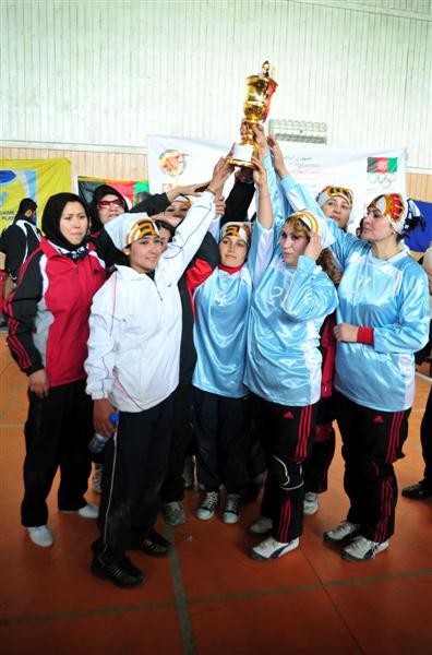 تيم هاى صوفى کلپ وبيگ بير قهرمان مسابقات واليبال و بسکتبال شدند