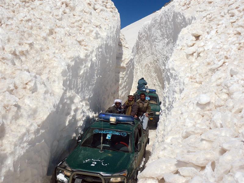 Snow cripples roads to Ghor province