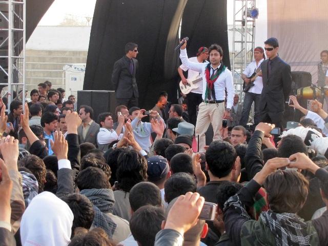 د بلخ زرګونواوسېدونکو د شفيق مريدپه کنسرت کې ګډون وکړ