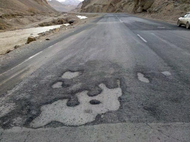 مردم باميان برخى پروژه هاى عام المنفعه را بى کيفيت میخوانند