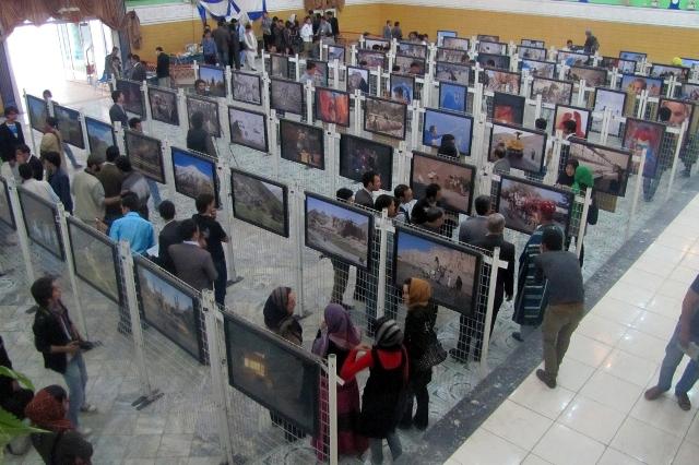 په مزار کې سلګونو تنو د انځورونو ننداره وکړه