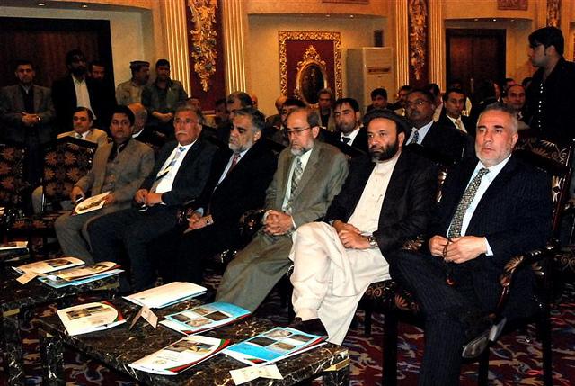 يوسف پښتون: په پروژو کې ٨٠ سلنه اختلاس بهرنيان او ٢٠ يې افغانان کوي