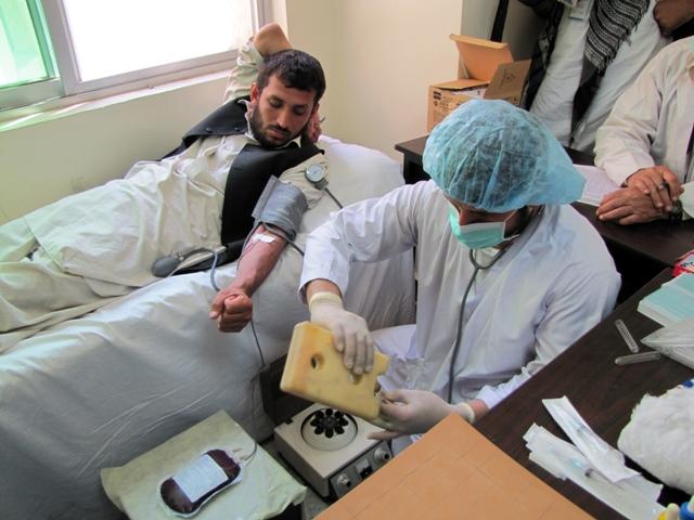 خبريالانو د کندهار ميرويس روغتون ته ١٠ زره سي سي وينه ورکړه