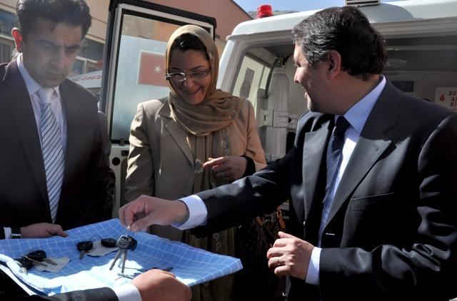 Turkey donates 5 ambulances to health ministry