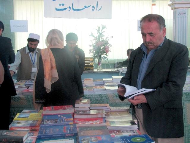 په مزار شريف کې د کتاب او کتاب لوستنې اونۍ پيل شوه